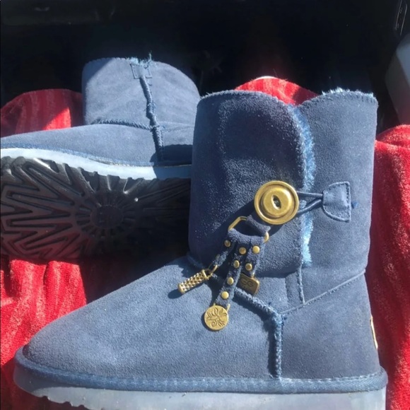 Brand New Azalea Charm UGG Australia Bailey Boots - Picture 3 of 6